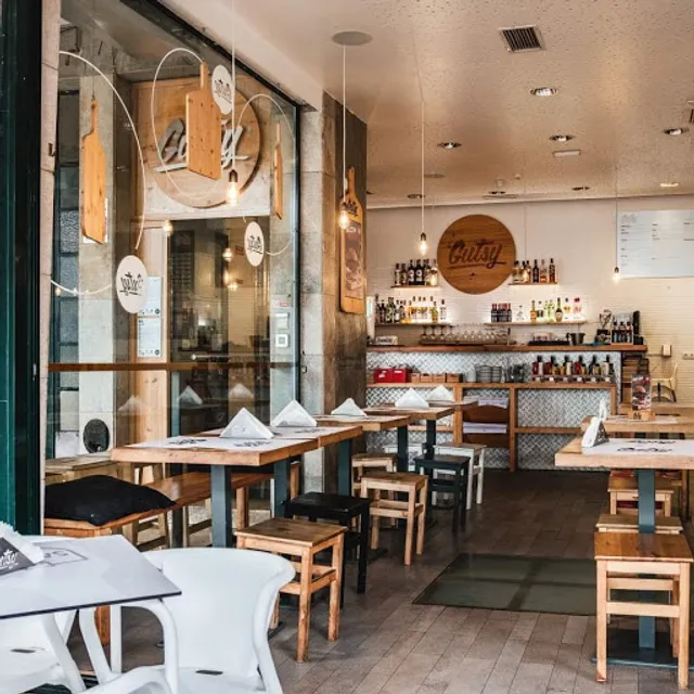 Gutsy - Hambúrguer Artesanal & Cocktails