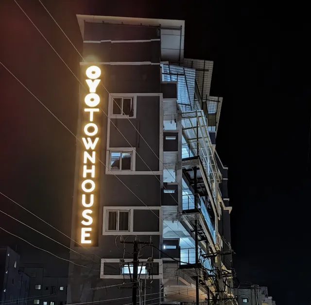 Oyo Townhouse Sunrise Hotels Gachibowli