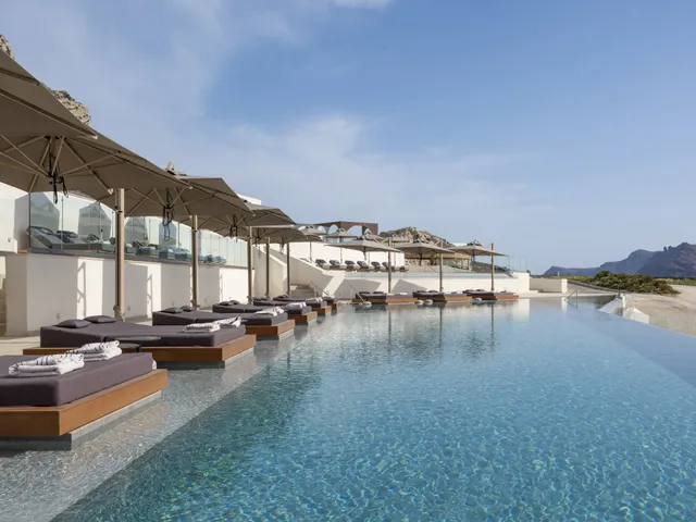 Santo Mine Oia Suites