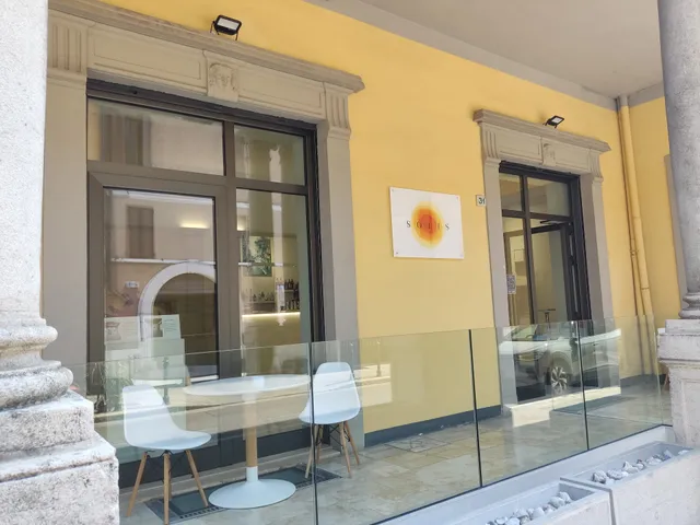 Solis Wine Art Gallery