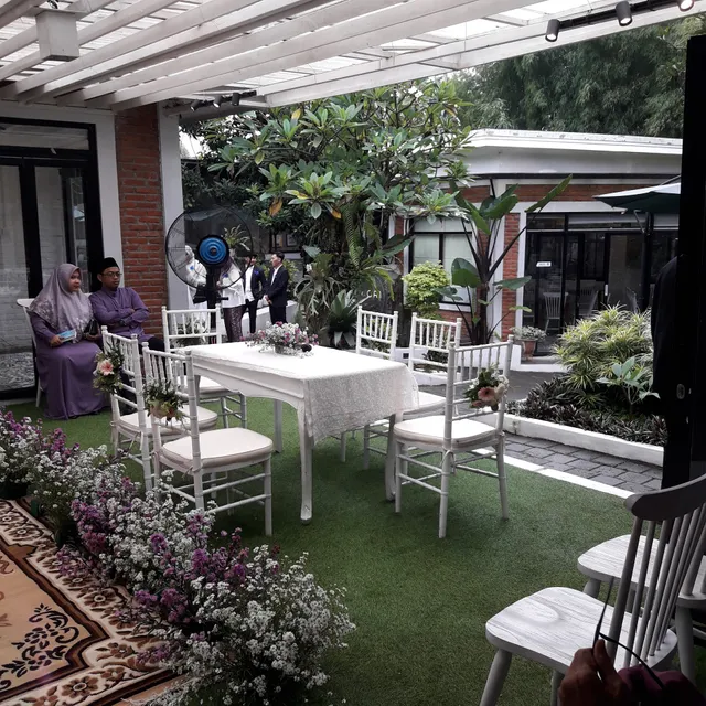 de'Clan Resto & Cafe Depok