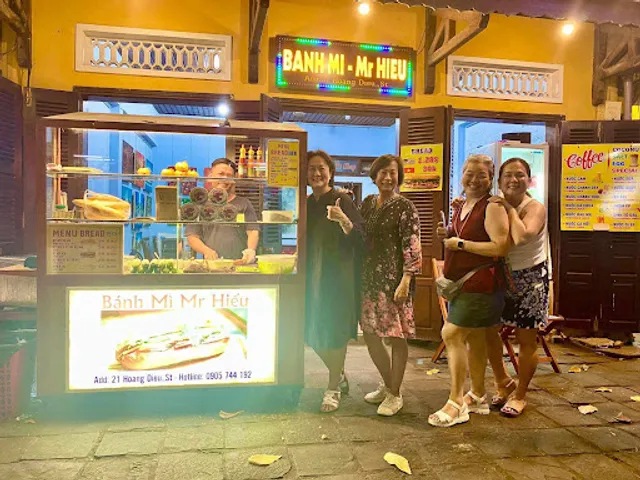 Bánh mì Mr Hieu - Phở & Cao Lầu