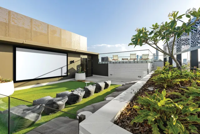 Chester & Ella Apartment