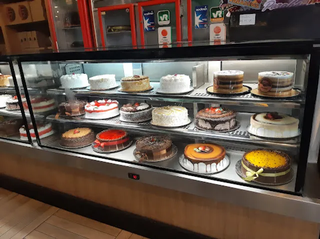 Padaria e Confeitaria Só + Um