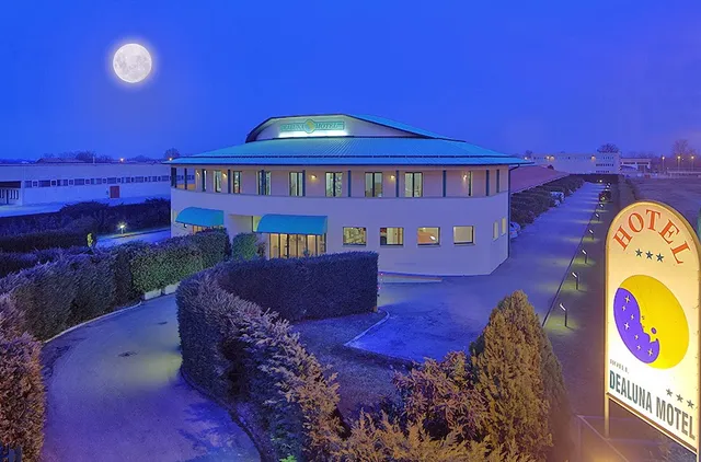 Dealuna Motel