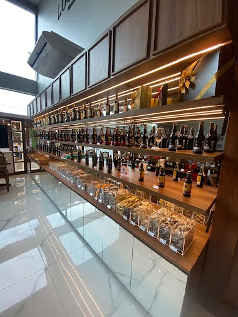 Lugano Lauro de Freitas - Chocolates, Cafeteria e Café da Manhã