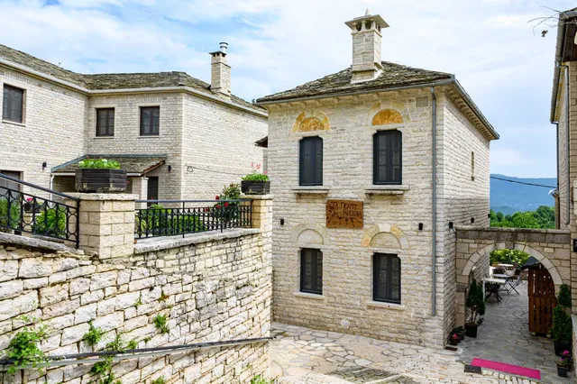 The five keys " Τα πέντε κλειδιά "