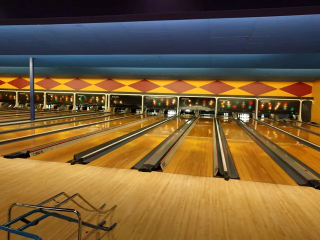Palace Bowling & Entertainment Center