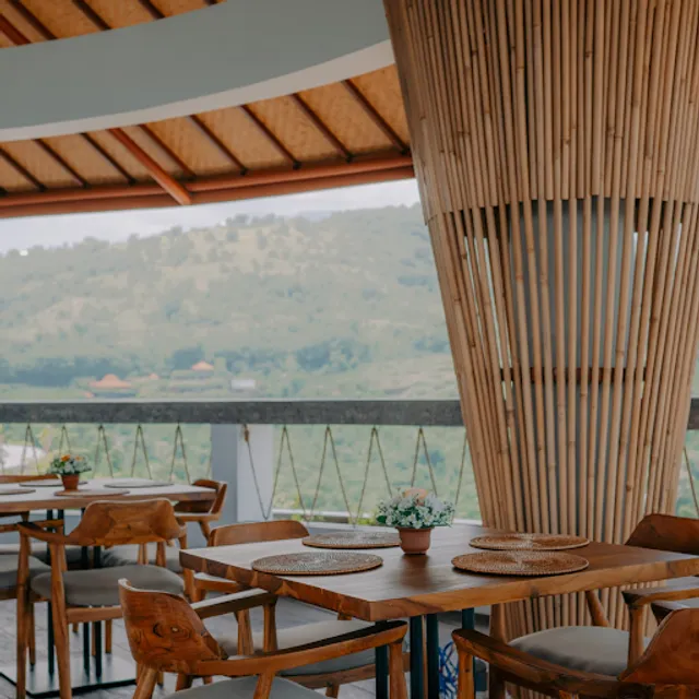 Kima Bar & Resto by de'TOPAZ