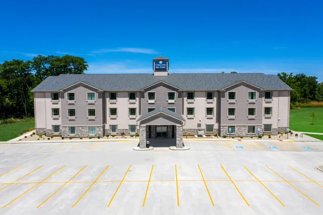 Cobblestone Hotel & Suites - Eaton, OH