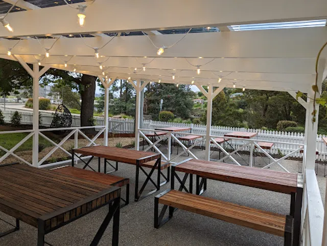 Lost Captain Restaurant & Taphouse