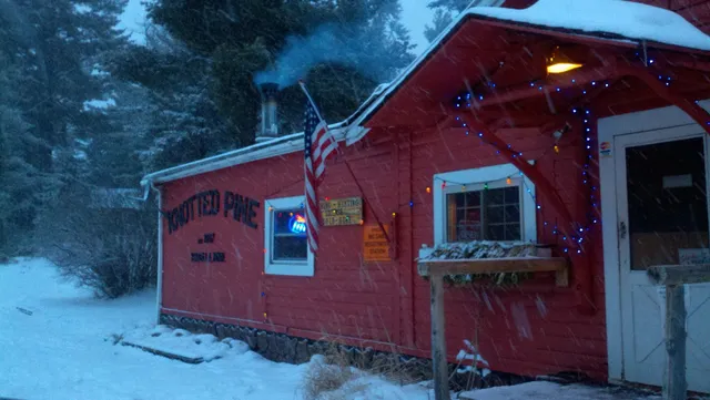 Knotted Pine Inn and Tavern