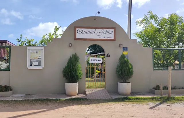 Quintal Jobim Comedoria