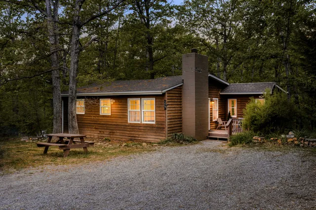 Treetops Cabin – Luray VA Mountain Getaway w/ Hot Tub & Firepit by Vacaysh