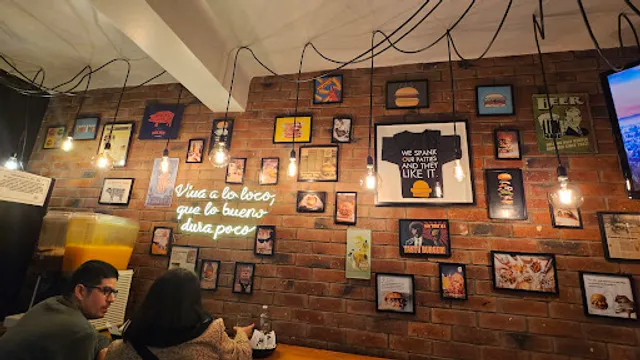 Tres Cuartos Burger Bar