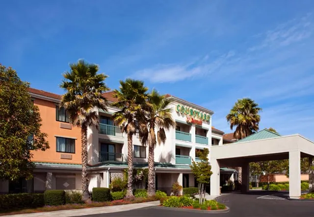 Courtyard by Marriott Oakland Airport