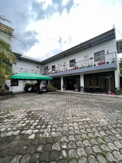 Gumile and Gukmaan Travellers Inn