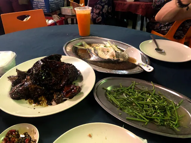No.6 & 33 Ling Loong Seafood