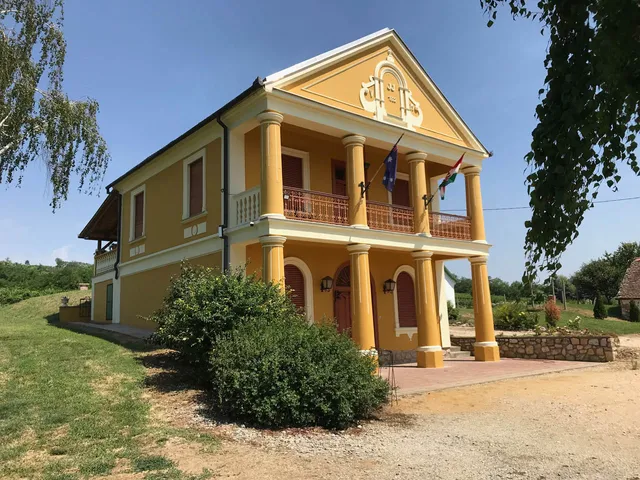 Joe Bácsi Rezidenciája