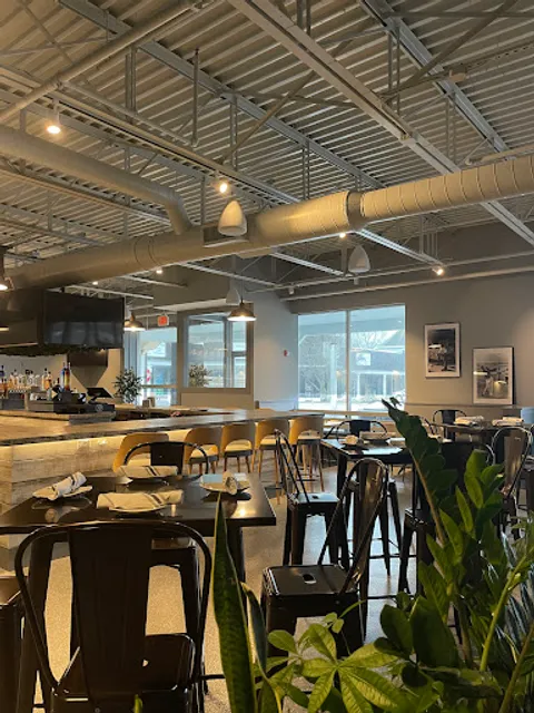 Navillus Bar & Grill