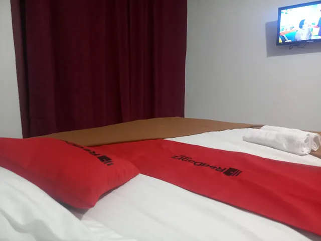 RedDoorz Near Jembatan Makalam