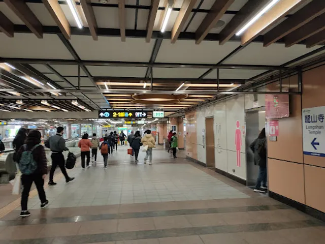 Longshan Temple Station