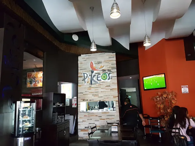 Pikeos, Momentum Pinares