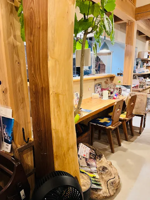 Tsugumi Books & Coffee