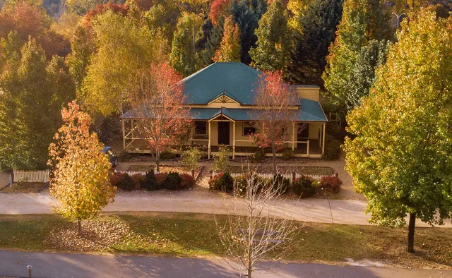 Autumn Beauty Cottages | Accommodation at Bright