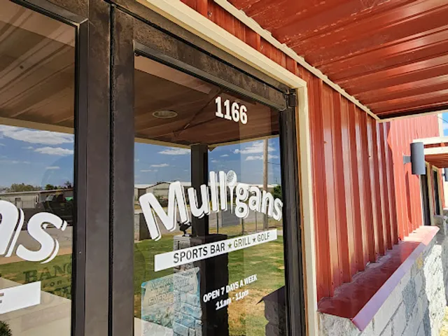 Mulligans Sports Bar , Grill and Golf