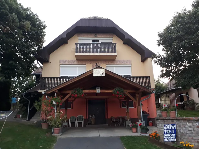 Ország Apartmanház