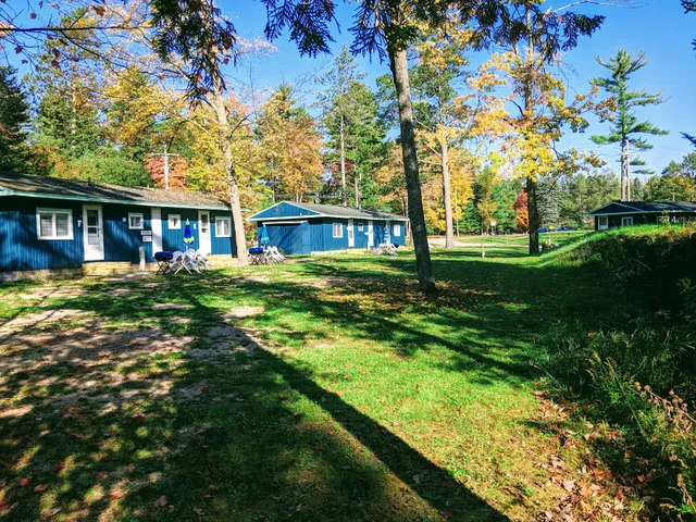 Finley's Riverside Cabins