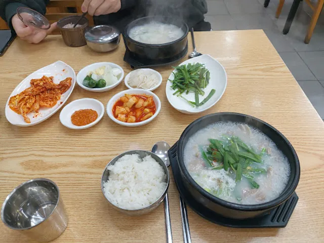 수라돼지국밥 부산대점