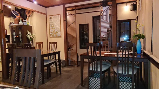 Tom’s Cafe & Dining