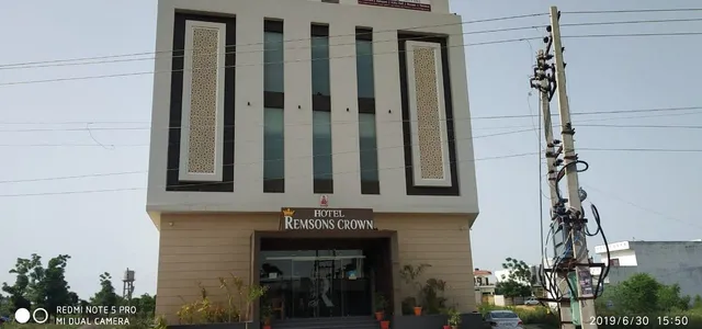 Hotel Remsons Crown