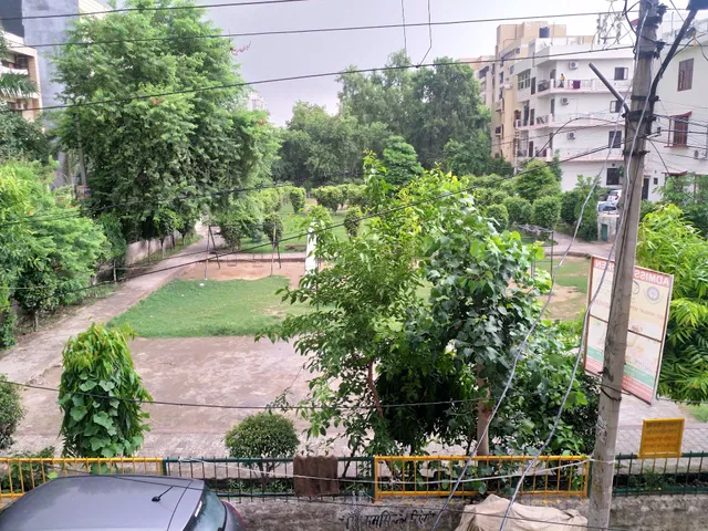 Mohan Meakin Society Main Park - Sector 5 Vasundhara