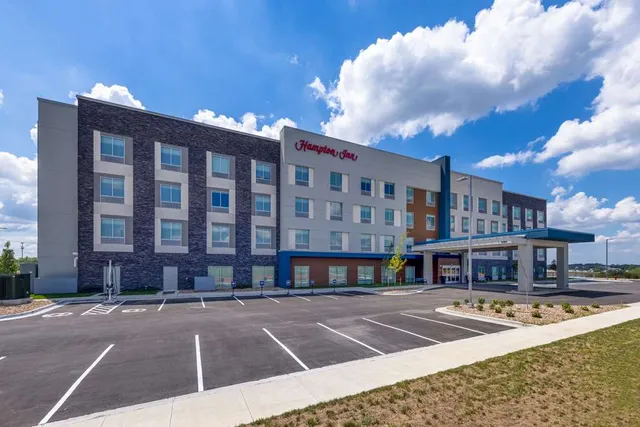 Hampton Inn Kansas City Southeast