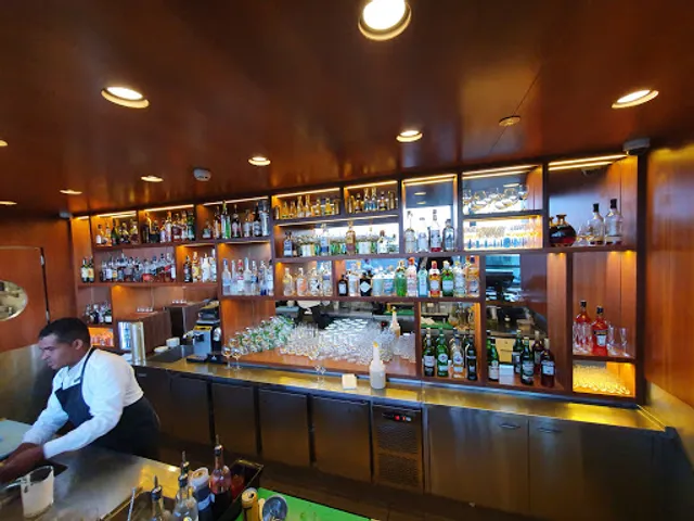 Bar 16 - Rooftop B Hotel