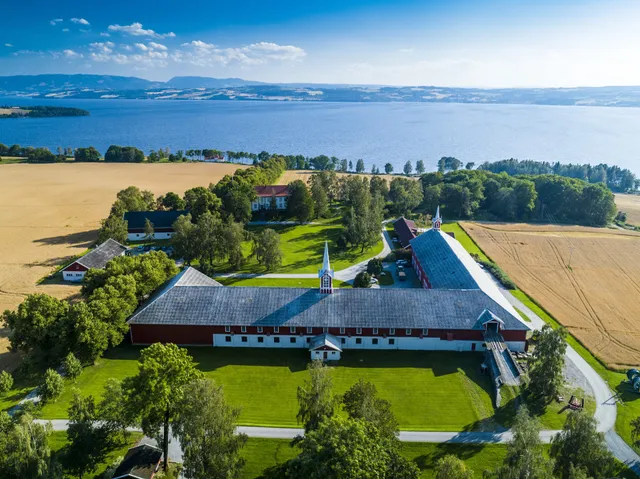 Hoel Gård - Herregården ved Mjøsa
