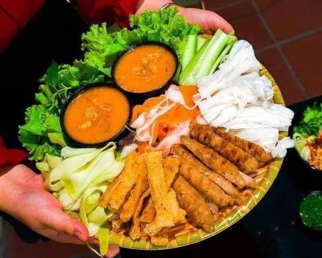 Cơm gà xé THƯ- Đặc sản Hội An