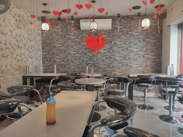 Uni Cafe & Resturant