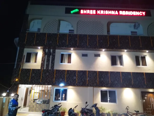 SPOT ON 39940 Shree Shine