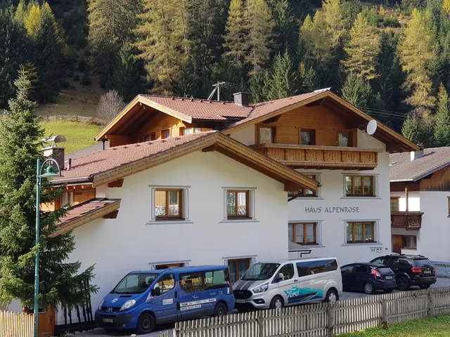Haus Alpenrose Inh Praxmarer