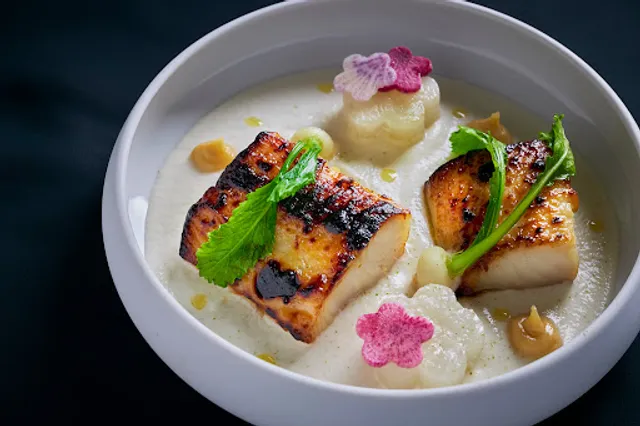 l’abeille à côté