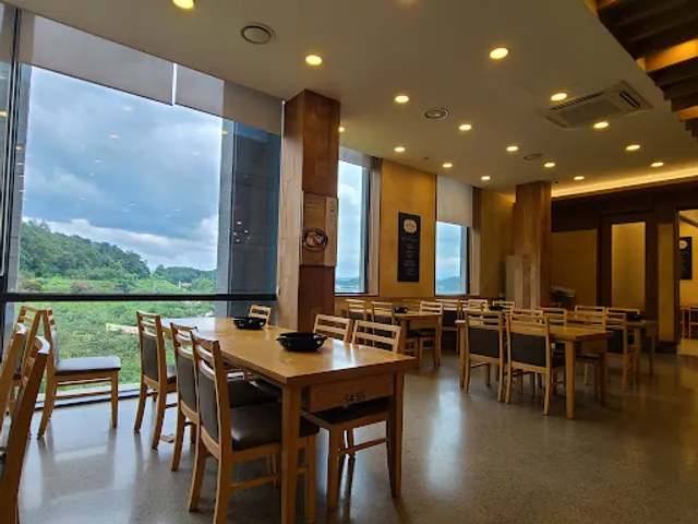 Mountain lodge garden