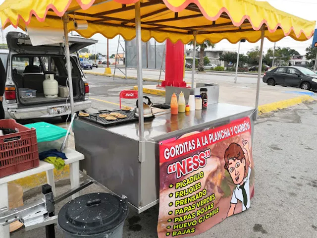 Gorditas de maíz al carbón "NESS"