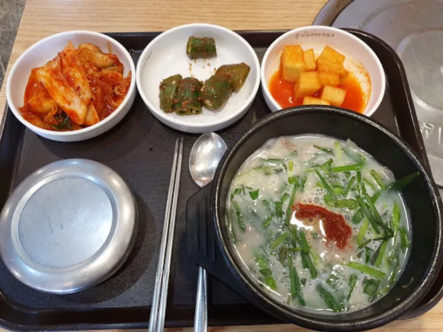 부산아지매국밥 역삼형지점