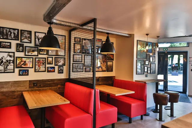 Roadside | Burger Restaurant Laval