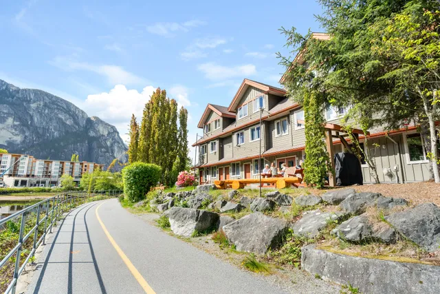 Squamish Adventure Inn & Hostel