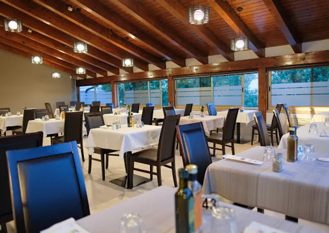 Bar Trattoria 008 （sala biliardo)